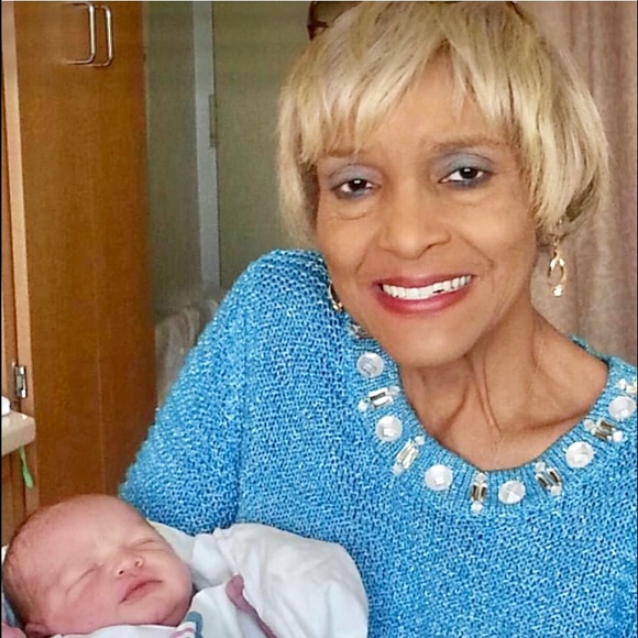 Meet your Posher, Shirley - Picture 3 of 7